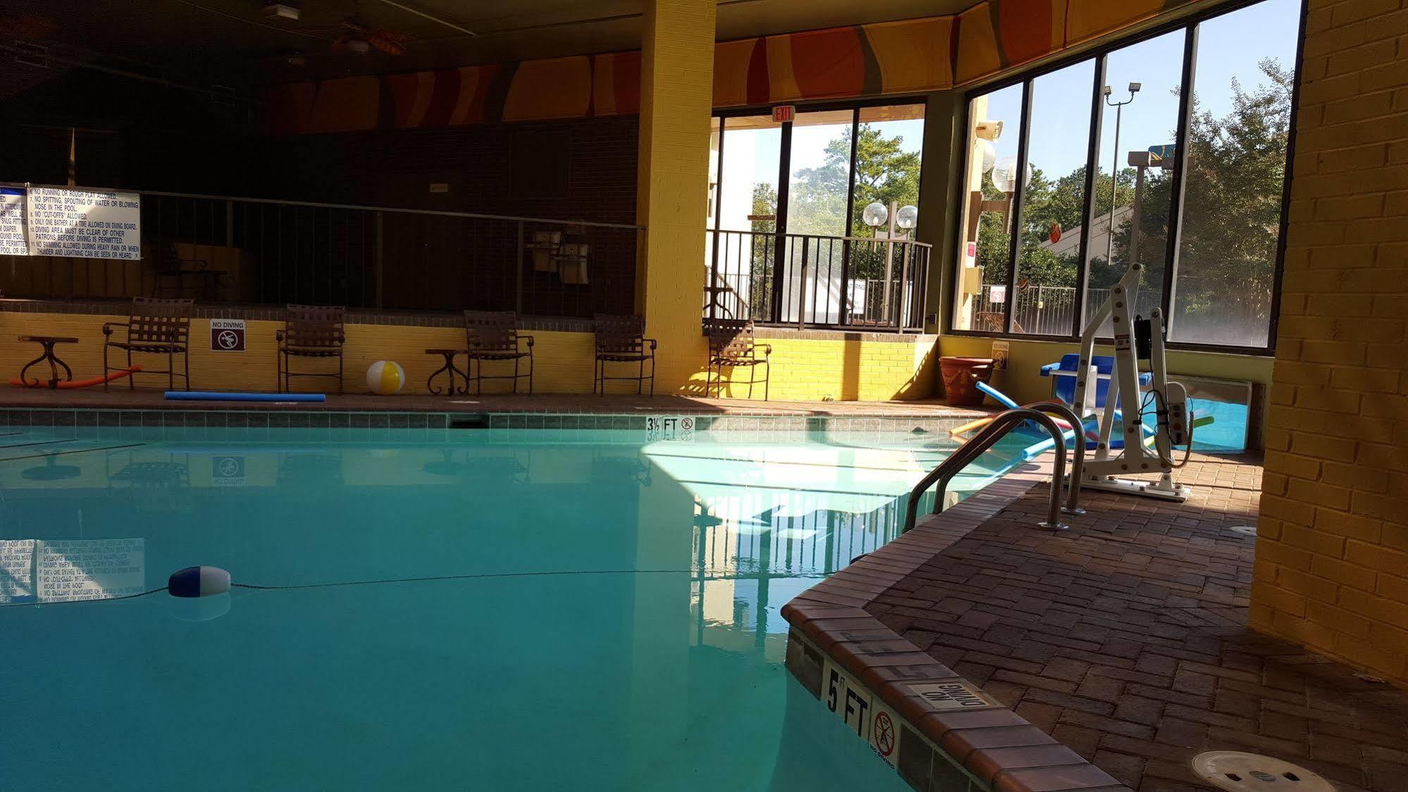Ramada Plaza By Wyndham Atlanta Airport Hotel College Park Exterior foto